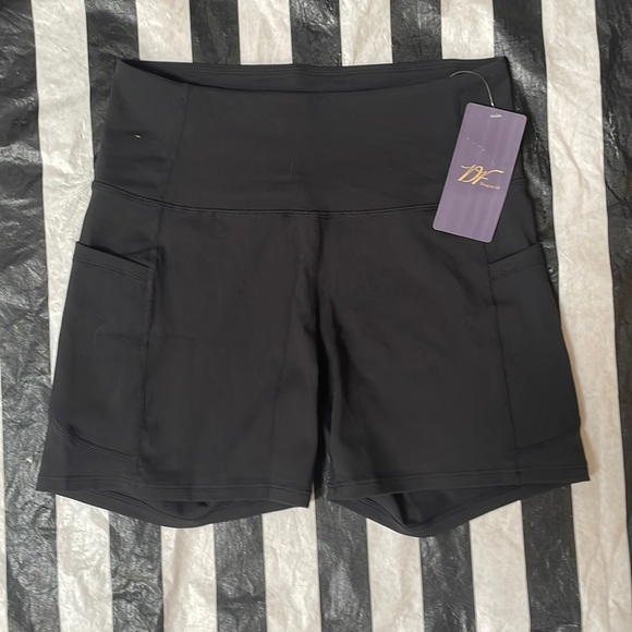 Dragon Fit Sz M Black High Waist Yoga Shorts 2 Side Pockets & Tummy Control NWT - Picture 1 of 6